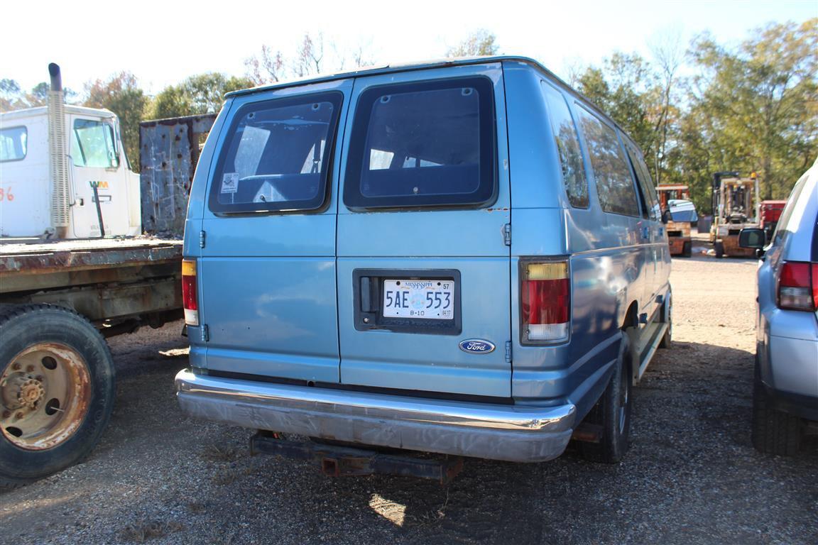 FORD E350 SALVAGE, 15 Passenger Van, Automatic Transmission, Gas Engine  ~ 92170