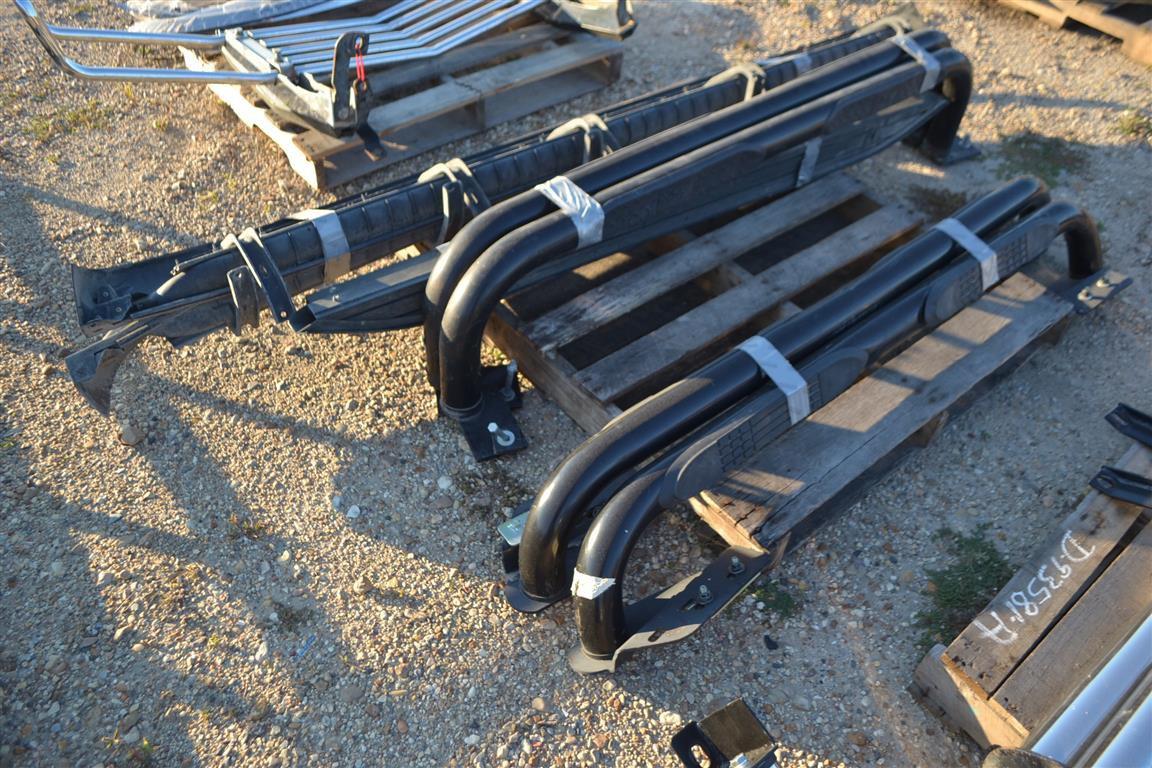 PALLET OF TRUCK ACCESSORY RUNNING BOARDS . ~