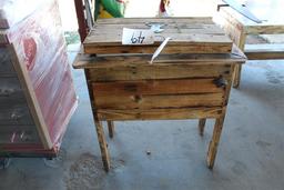 PALLET WOOD ICE CHEST . ~