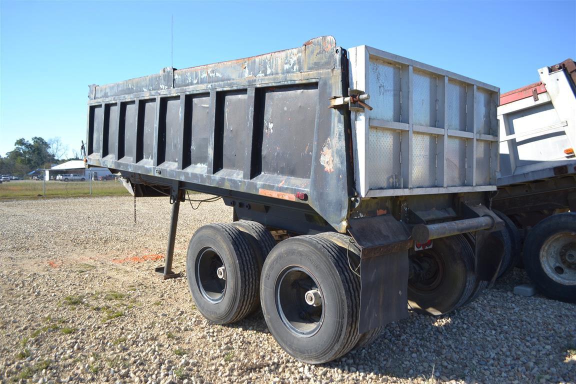 20' DUMP TRAILER-TANDEM AXLES . ~