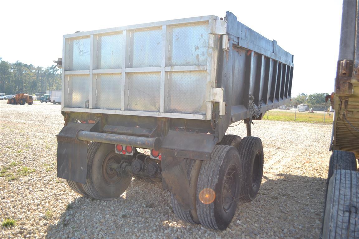 20' DUMP TRAILER-TANDEM AXLES . ~