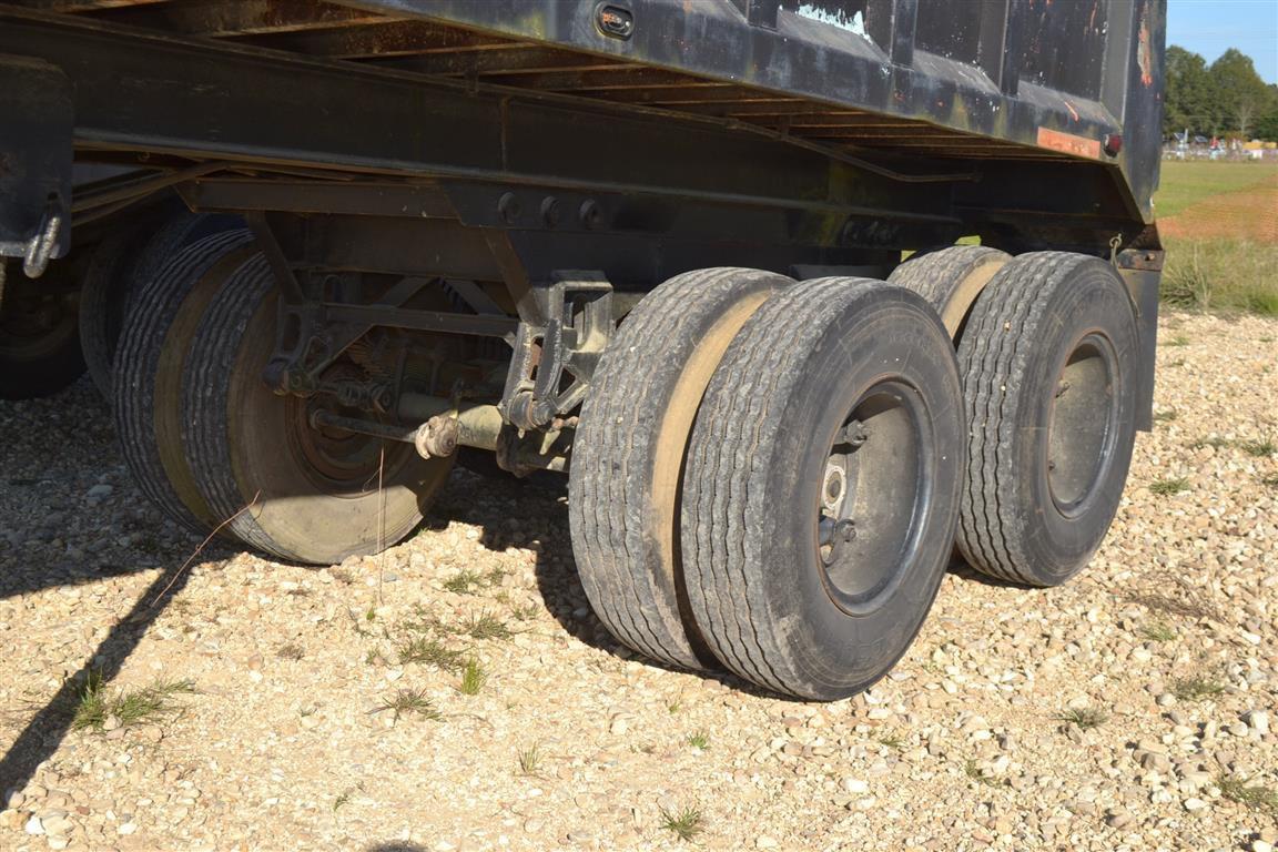 20' DUMP TRAILER-TANDEM AXLES . ~