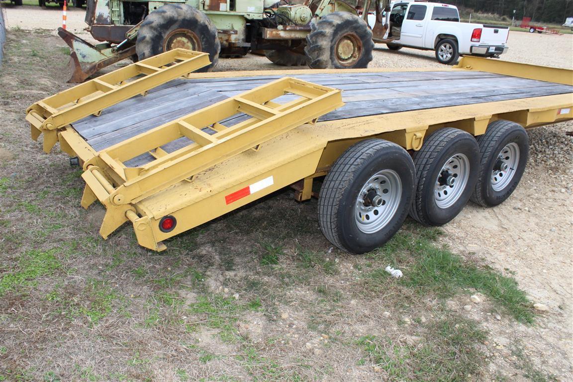 EAGER BEAVER 20' FLATBED TRAILER . w/ Dovetail, Tri Axles, New Tires, 17,000lb Axles, NO TITLE  ~