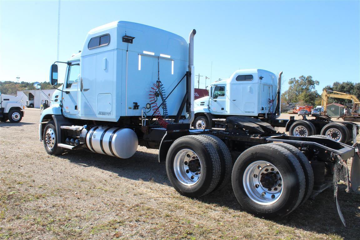 MACK PINNACLE CXU613 Sleeper, MP8 Mack Engine, 445HP, M Drive Automatic Transmission, 12,000lb Front