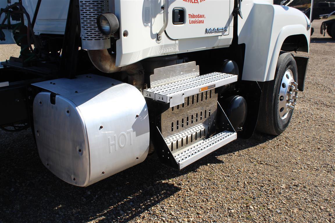 MACK PINNACLE CHU613 Day Cab, MP8 Mack Engine, 445HP, M Drive Automatic Transmission, 12,000lb Front