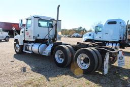 MACK PINNACLE CHU613 Day Cab, MP8 Mack Engine, 445HP, M Drive Automatic Transmission, 12,000lb Front