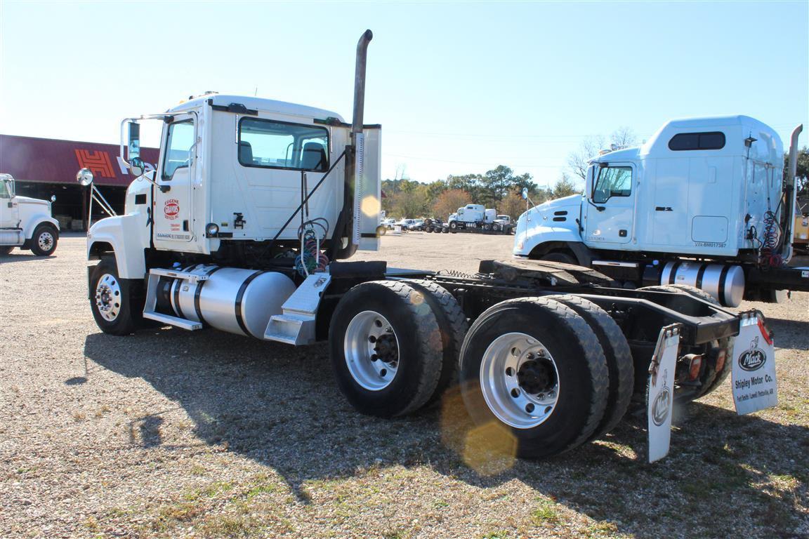 MACK PINNACLE CHU613 Day Cab, MP8 Mack Engine, 445HP, M Drive Automatic Transmission, 12,000lb Front