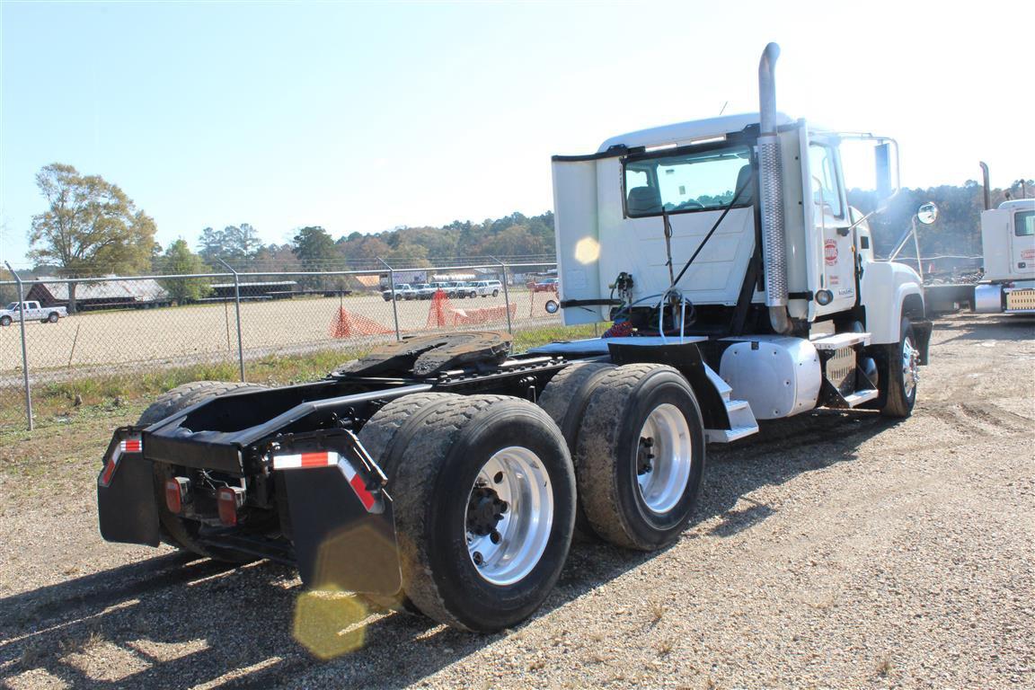 MACK PINNACLE CHU613 Day Cab, MP8 Mack Engine, 445HP, M Drive Automatic Transmission, 12,000lb Front