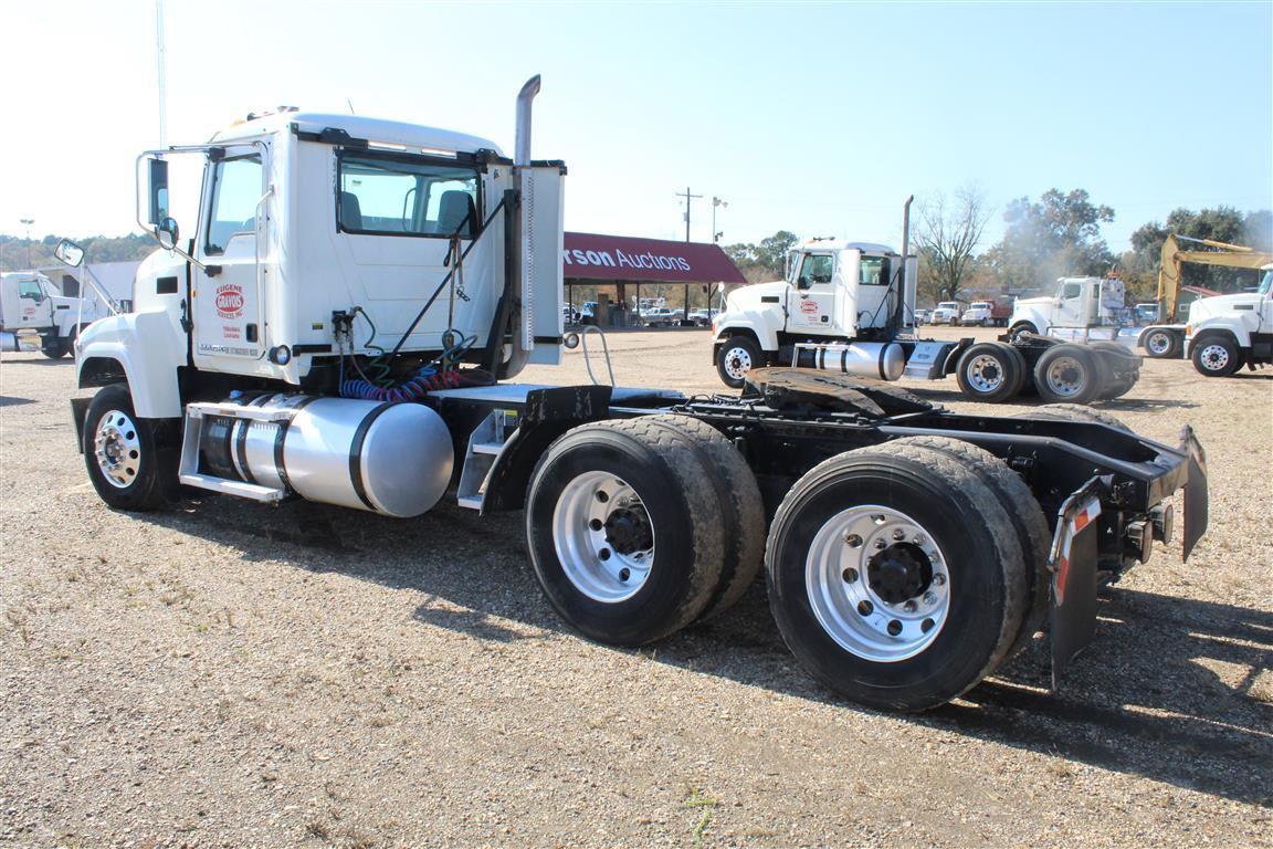 MACK PINNACLE CHU613 Day Cab, MP8 Mack Engine, 445HP, M Drive Automatic Transmission, 12,000lb Front