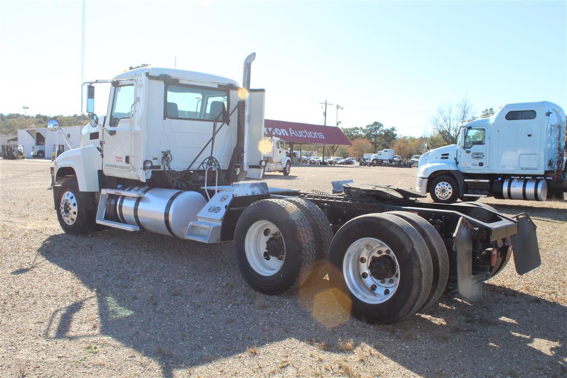 MACK PINNACLE CHU613 Day Cab, MP8 Mack Engine, 445HP, M Drive Automatic Transmission, 12,000lb Front