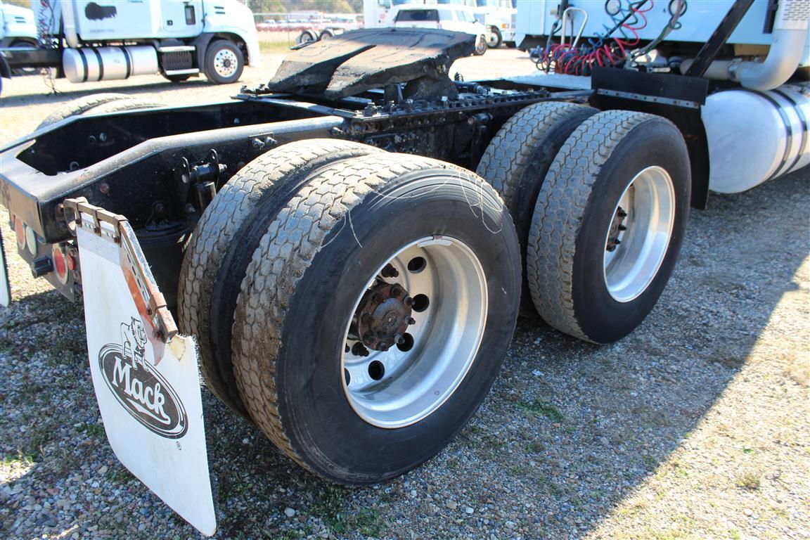 MACK PINNACLE CXU613 Sleeper, MP8 Mack Engine, 445HP, M Drive Automatic Transmission, 12,000lb Front