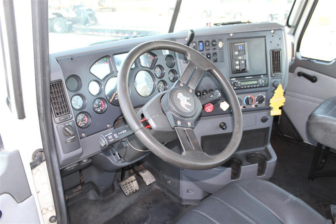 MACK PINNACLE CHU613 Day Cab, MP8 Mack Engine, 445HP, M Drive Automatic Transmission, 12,000lb Front