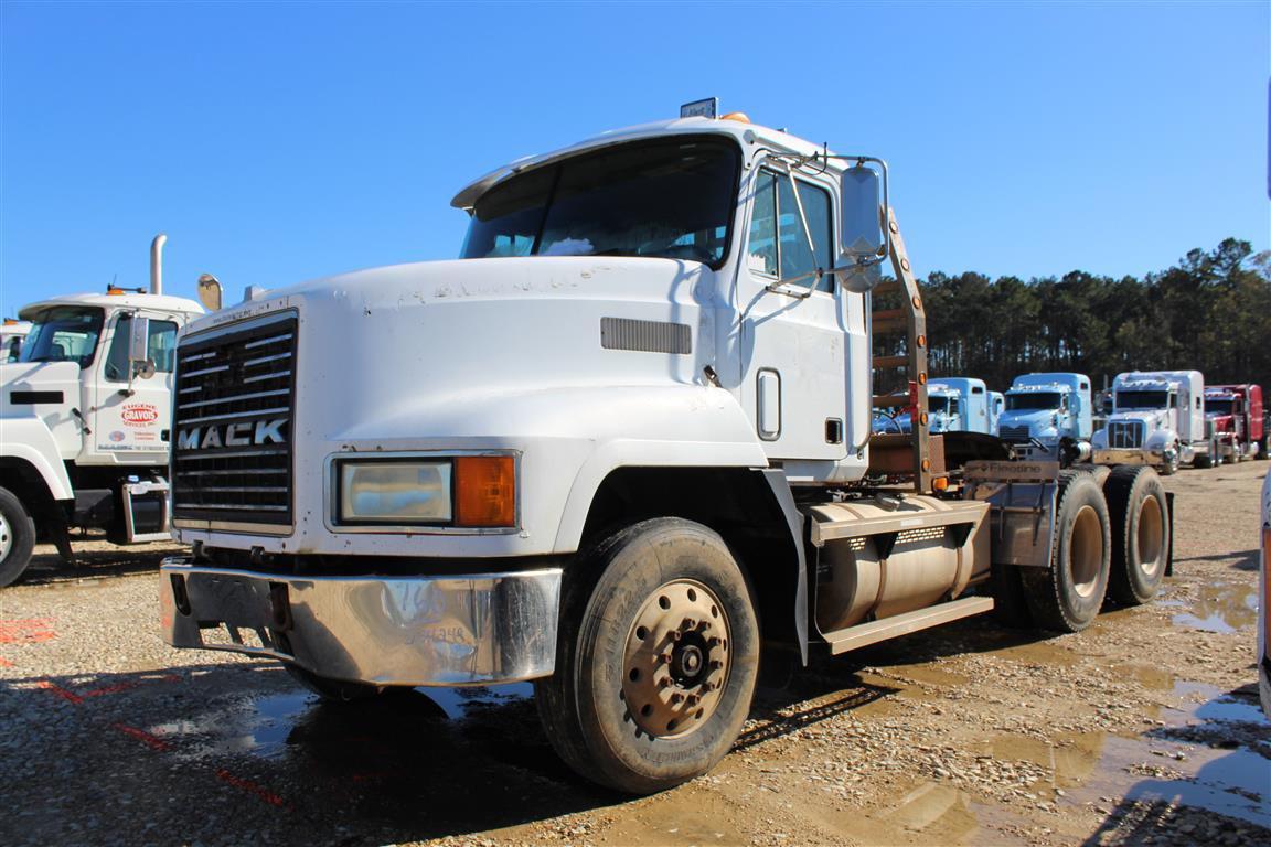 MACK CH613 Day Cab, Diesel Engine, 10 Speed Transmission, Tandem Axles, Headache Rack, Wet Kit, Air