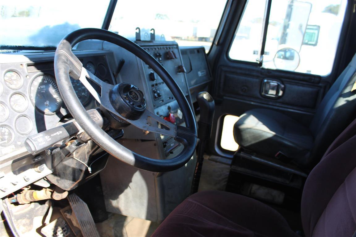 MACK CH613 Day Cab, Diesel Engine, 10 Speed Transmission, Tandem Axles, Headache Rack, Wet Kit, Air