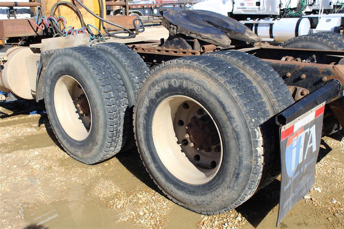 MACK CH613 Day Cab, Diesel Engine, 10 Speed Transmission, Tandem Axles, Headache Rack, Wet Kit, Air