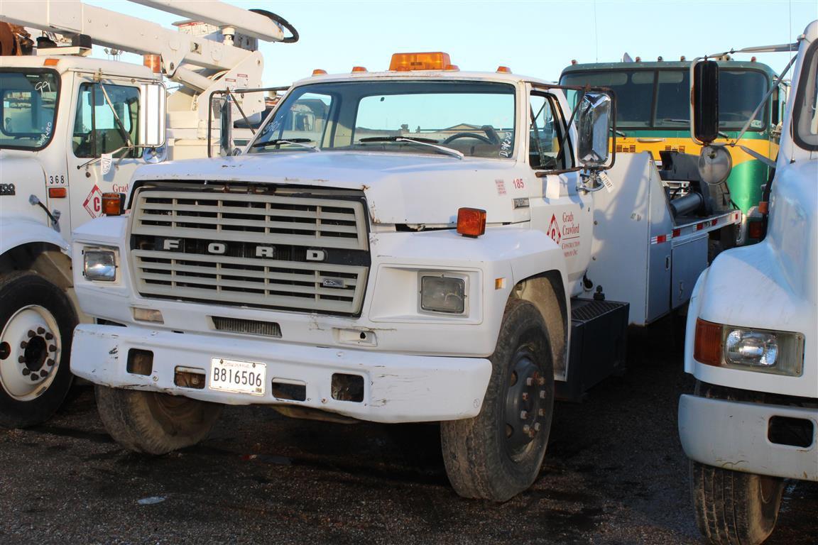 FORD F7000 SALVAGE, Diesel Engine, 5/2 Speed Transmission, Single Axle, Reel Bed w/ Hyd. Arms, THIS