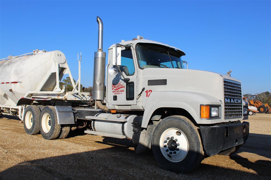 MACK CHN613 Day Cab, Diesel Engine, 10 Speed Transmission, Tandem Axles, Wet Kit, Air Slide 5th Whee