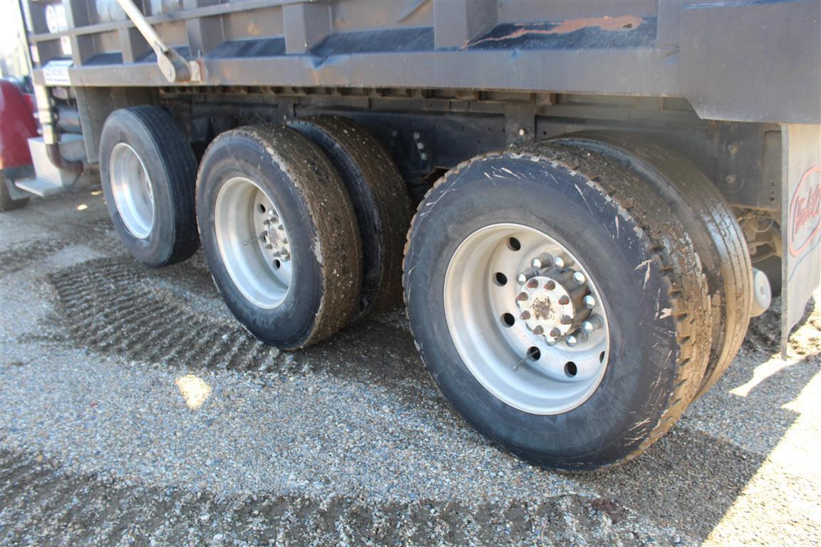 PETERBILT 378 19 yard Dump Body, Air Lift Third Axle, Hendrickson Suspension, 11R24.5 on Alum. Wheel