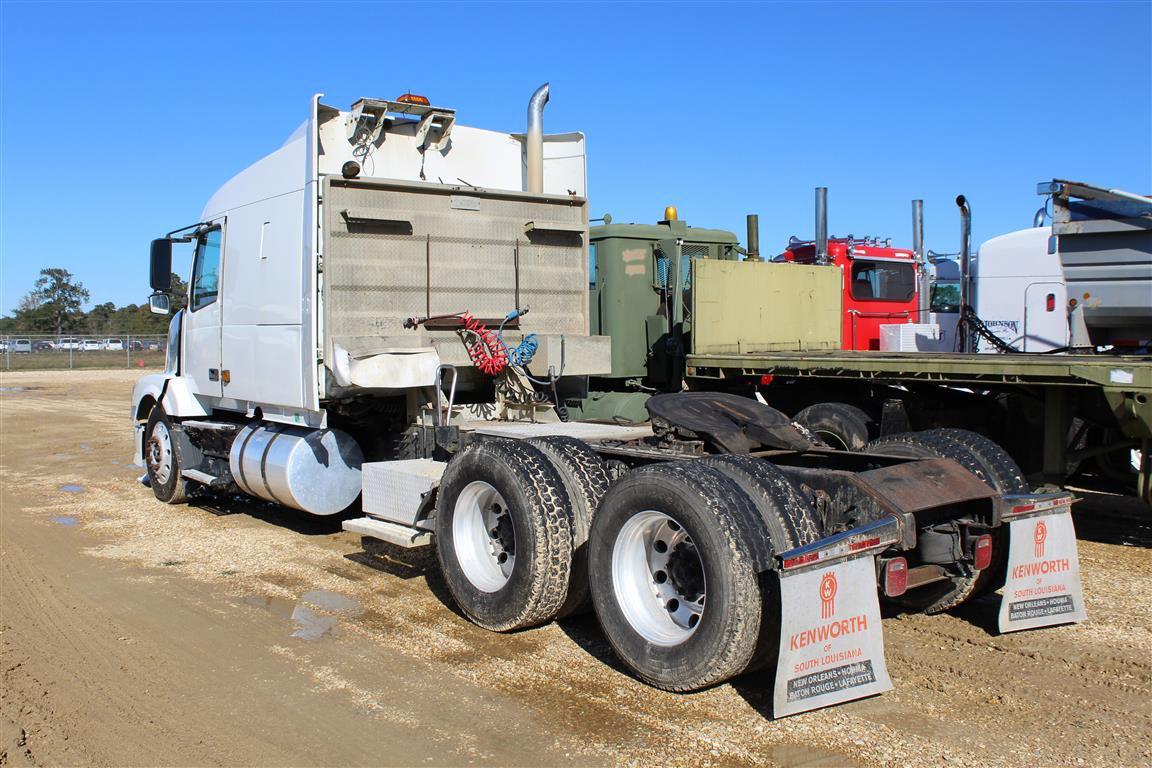 VOLVO VNL Sleeper, Cummins Diesel Engine, M0-16Z12A-A16 Transmission, Tandem Axles, 50,350 GVWR, Alu