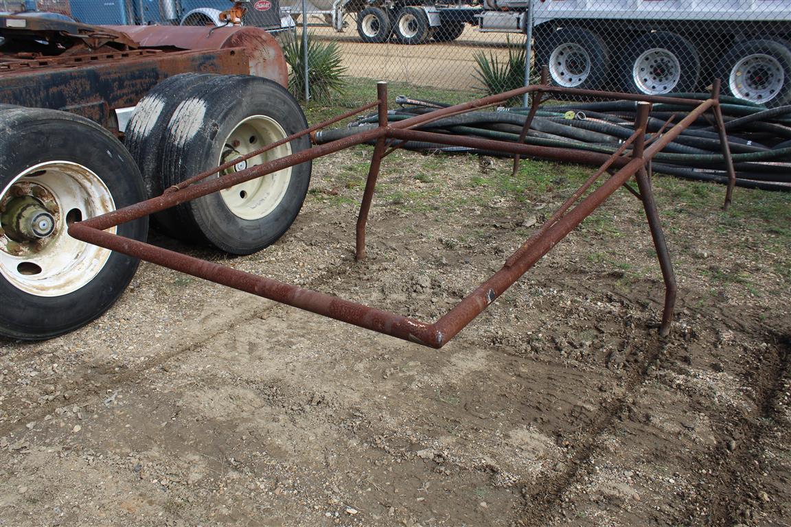 PIPE RACK FOR PICKUP . ~