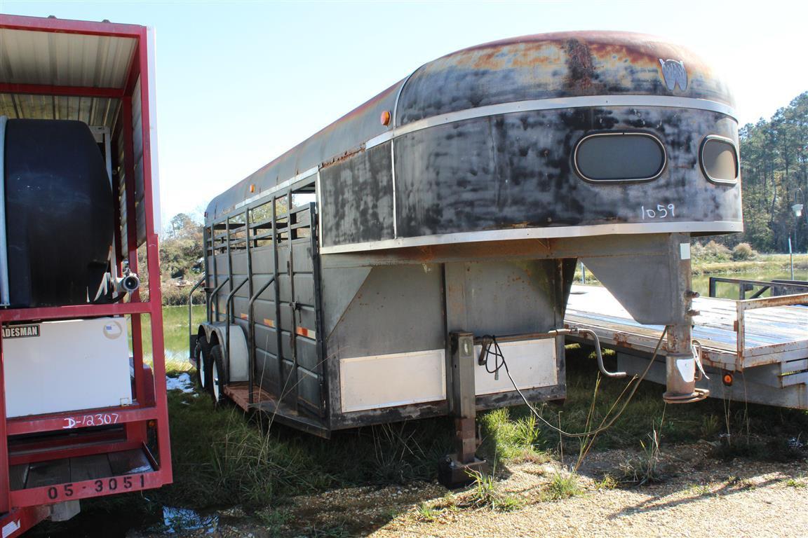 W-W TRAILERS  20' Horse Trailer, Tandem Axles ~