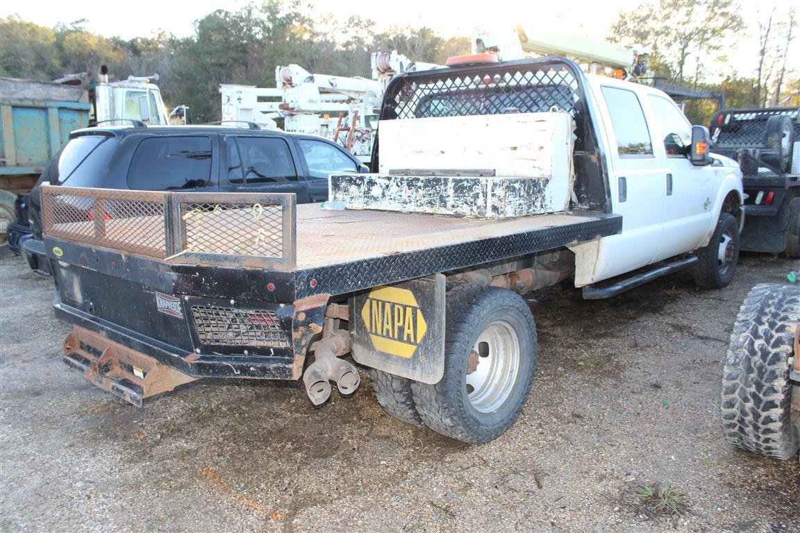 FORD F350 SALVAGE, 9' Steel Flatbed w/ Hide Away Hitch, Fuel Tank, Crew Cab, Powerstroke Diesel Engi