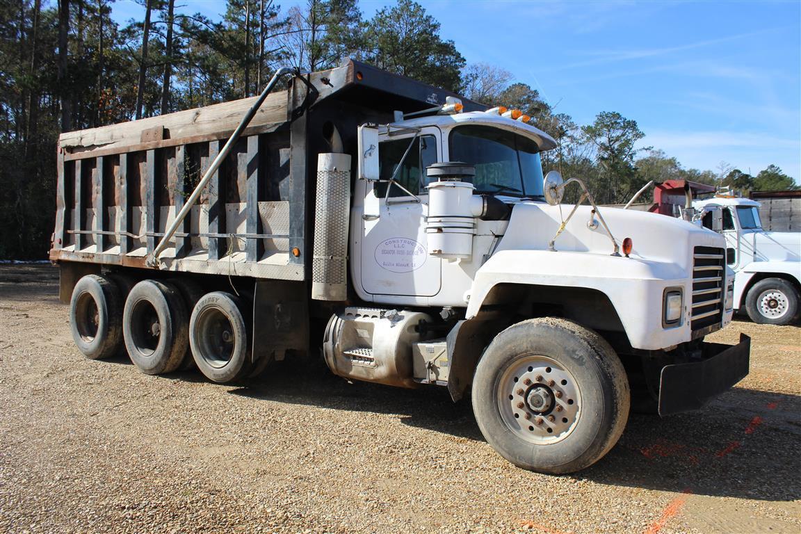 MACK RD688S 20 Yard Dump Bed, Air Lift 3rd Axle, Camelback Suspension, Diesel Engine, 9 Speed Transm