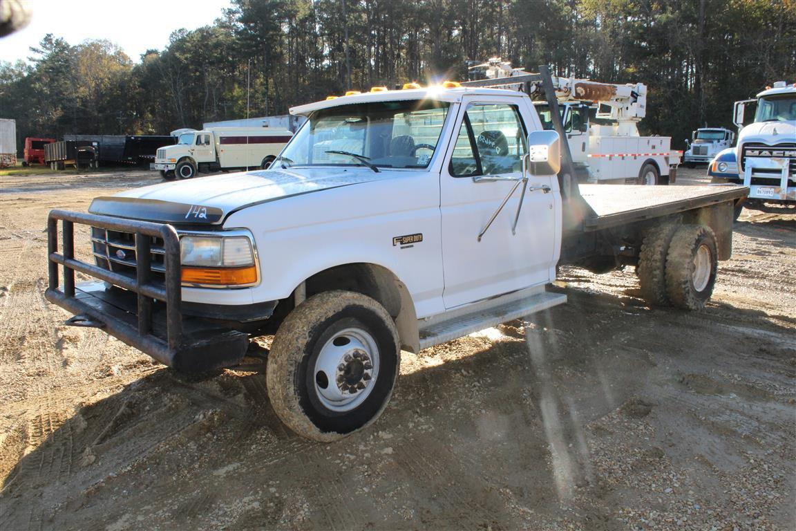 FORD F450 11' Steel Flatbed w/ Gooseneck Hitch, Powerstroke Diesel Engine, 5 Speed Transmission, Sin