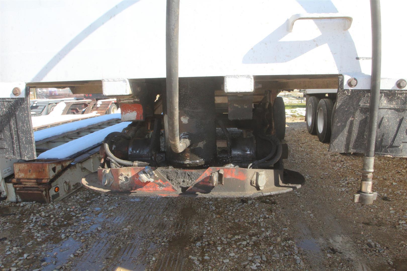 MATE 30' Alum. Dump Trailer 30' Alum. Dump Trailer, Tarp, Tri Axles, Air Lift 3rd Axle  ~