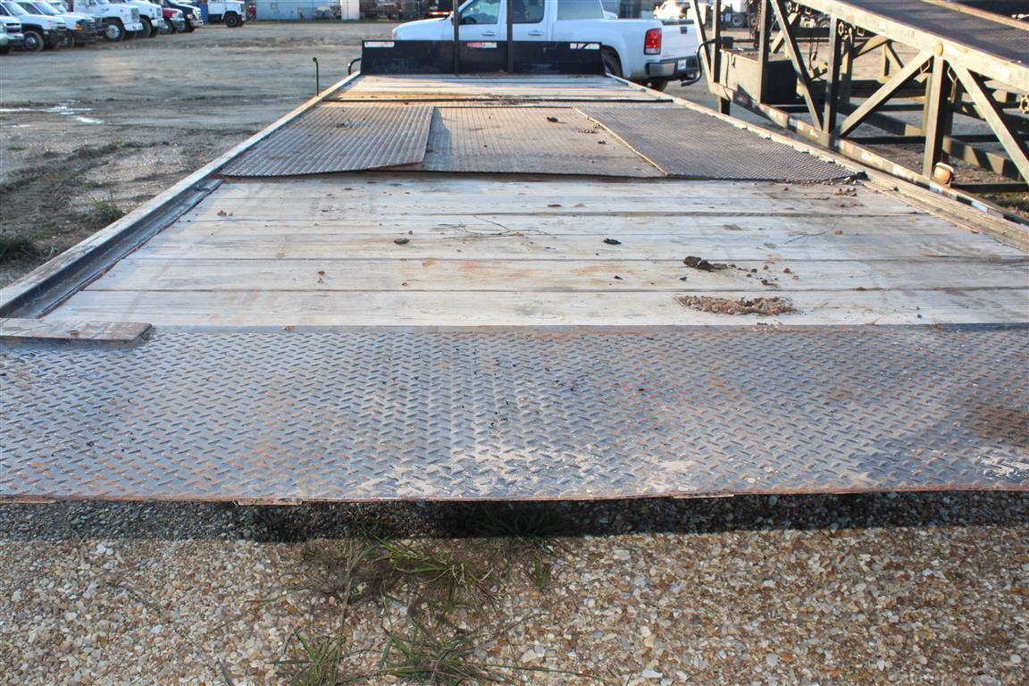 TILT 32' FLATBED TRAILER W/ TANDEM AXLES .