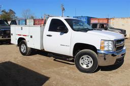 CHEVROLET 2500HD Service Bed w/ Tommy Lift, Gas Engine, Automatic Transmission, Single Axle  ~