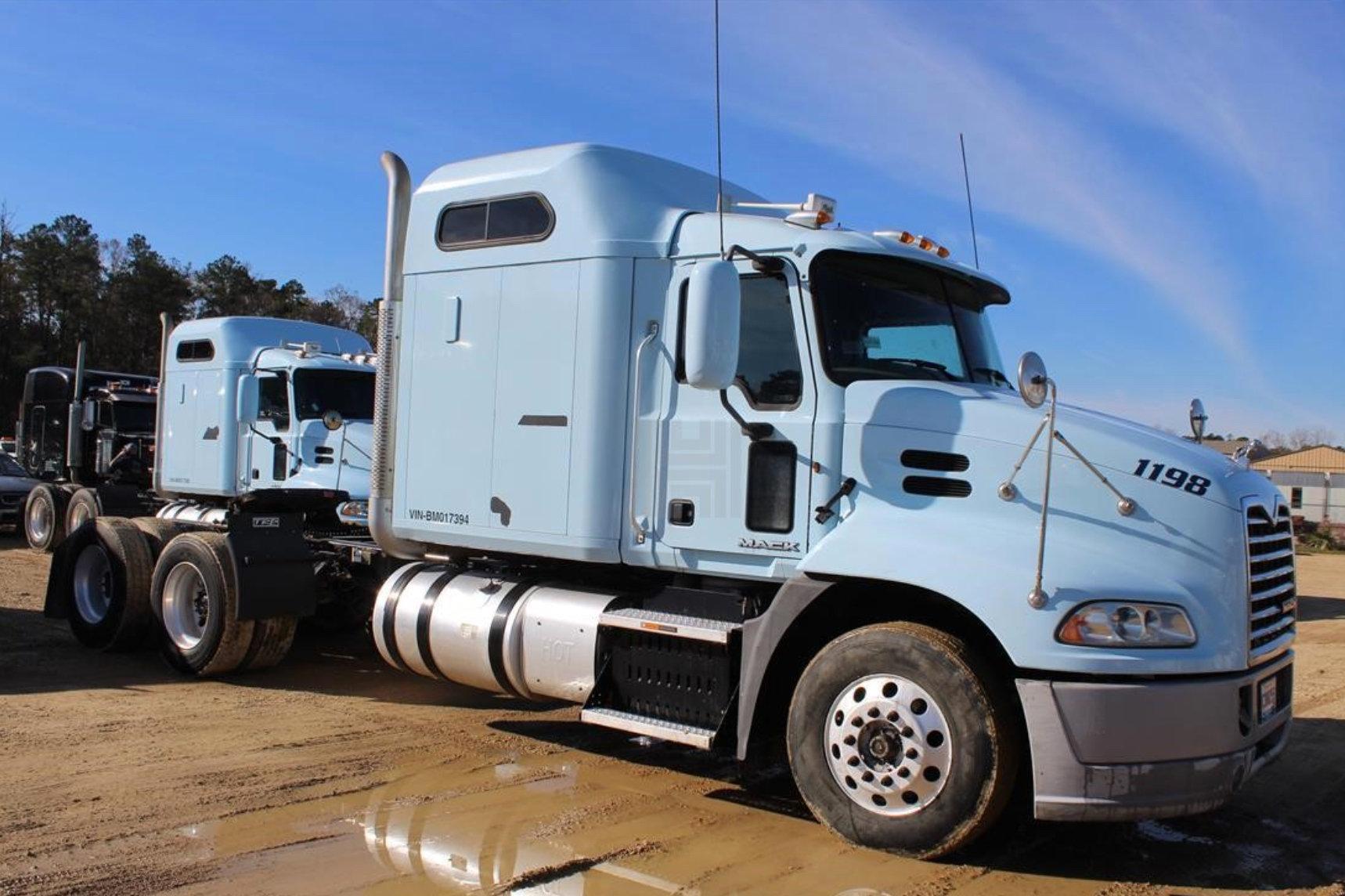 MACK PINNACLE CXU613 Sleeper, MP8 Mack Engine, 445HP, M Drive Automatic Transmission, 12,000lb Front