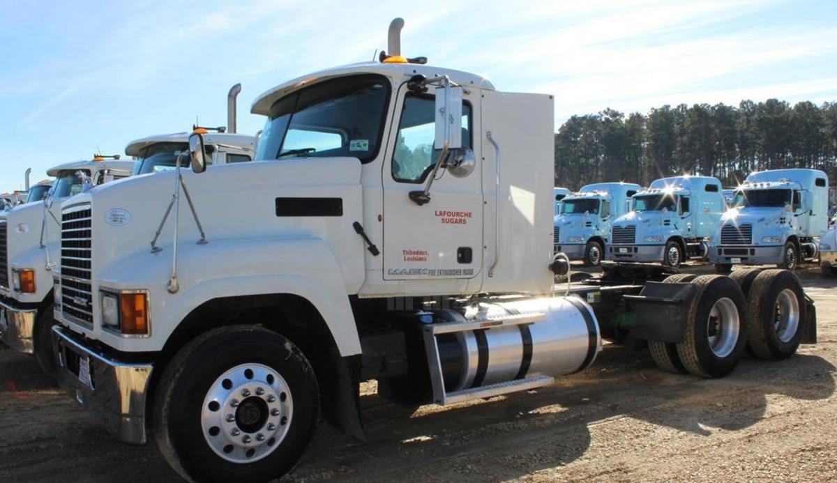 MACK PINNACLE CHU613 Day Cab, MP8 Mack Engine, 445HP, M Drive Automatic Transmission, 12,000lb Front