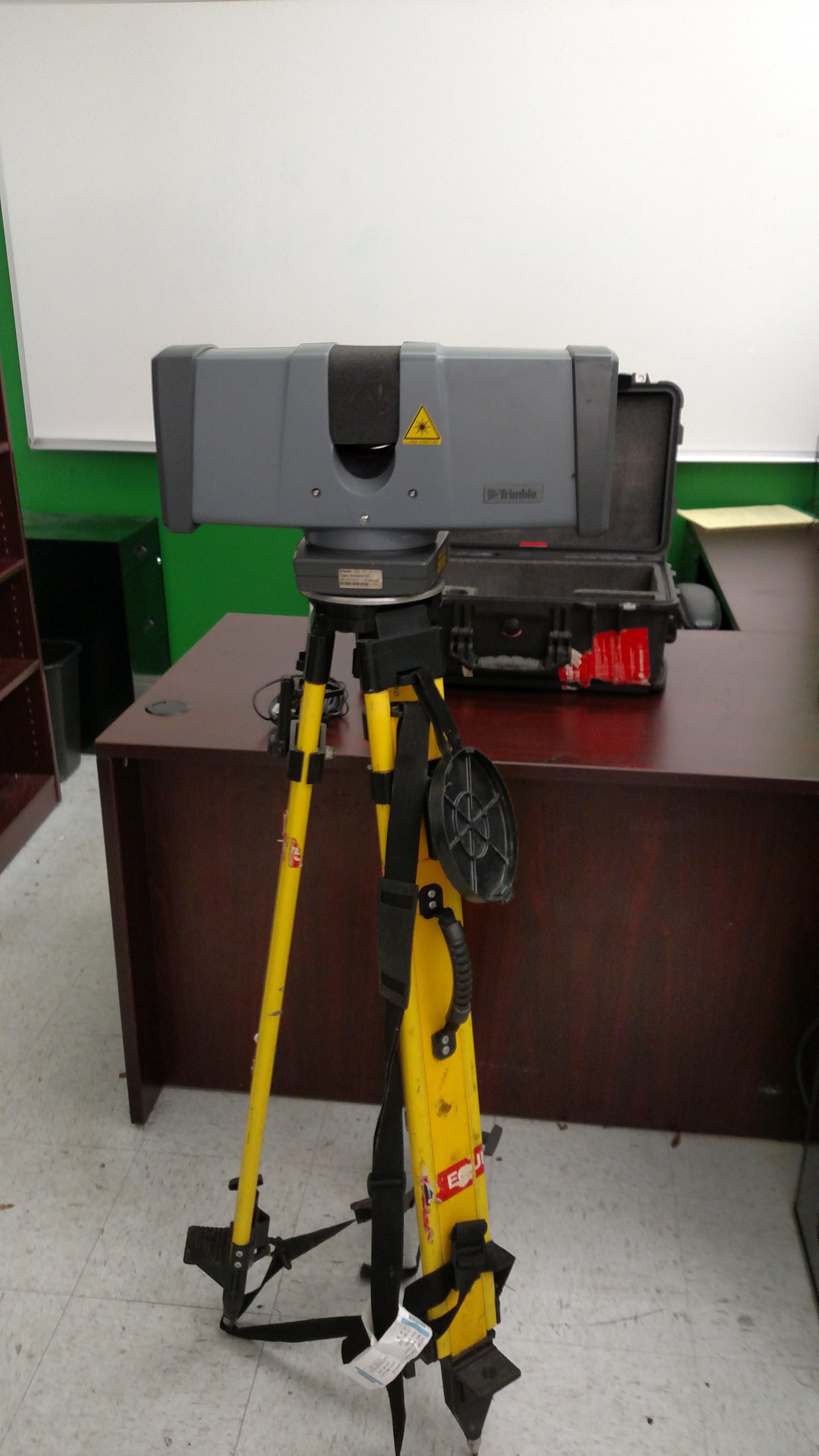 Trimble TFX1002 Scanning System, Full Case, Cables, Battery Kit/located in Mobile, AL