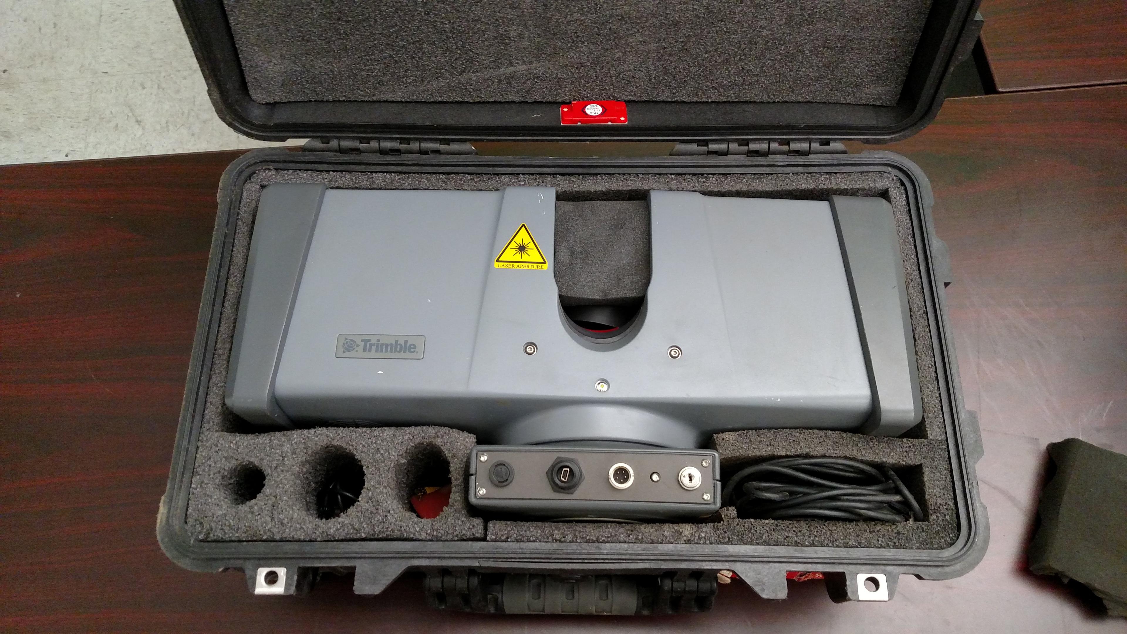 Trimble TFX1002 Scanning System, Full Case, Cables, Battery Kit/located in Mobile, AL