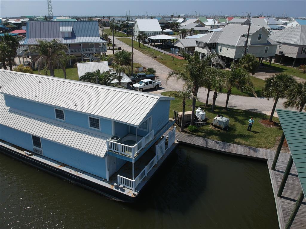 "KAJUN SPORTSMAN" 120'X30'X7' HOUSEBOAT .