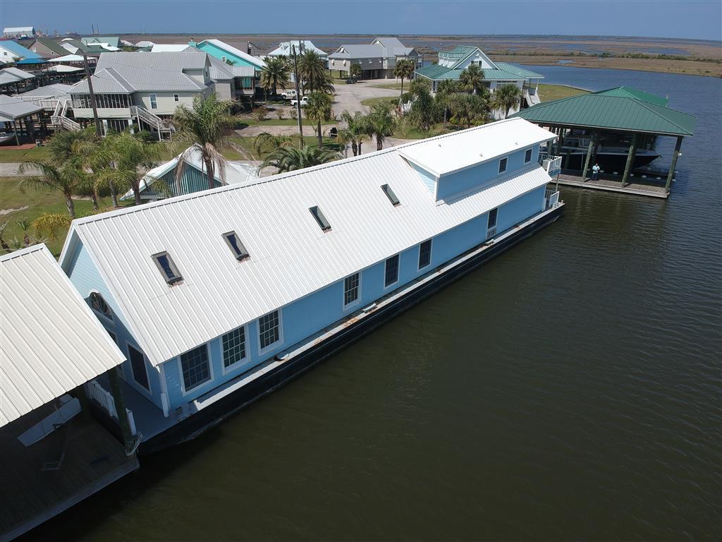 "KAJUN SPORTSMAN" 120'X30'X7' HOUSEBOAT .