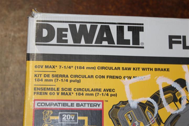 (1) DeWalt FlexVolt Brushless 60V Max 7-1/4” Circular Saw Kit w/ Brake Model DCS575T1