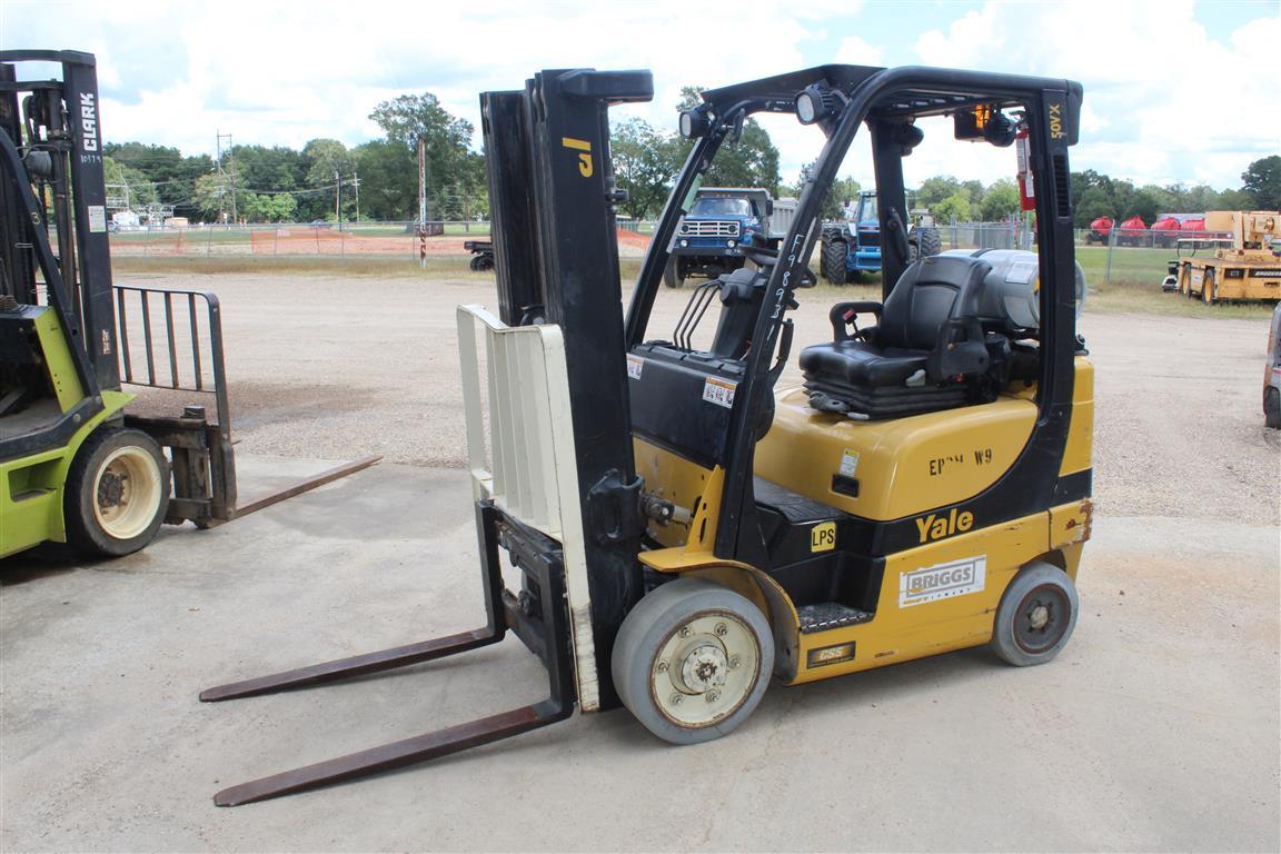 YALE GLC050VX 5000lb Capacity 3 Stage Mast Hyd. Side Shift LP Gas Engine w/ Bottle Warehouse Tires