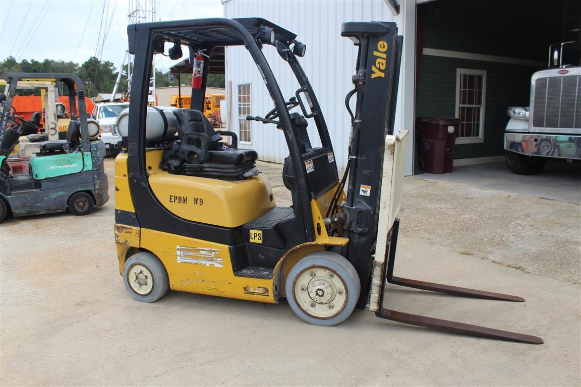 YALE GLC050VX 5000lb Capacity 3 Stage Mast Hyd. Side Shift LP Gas Engine w/ Bottle Warehouse Tires