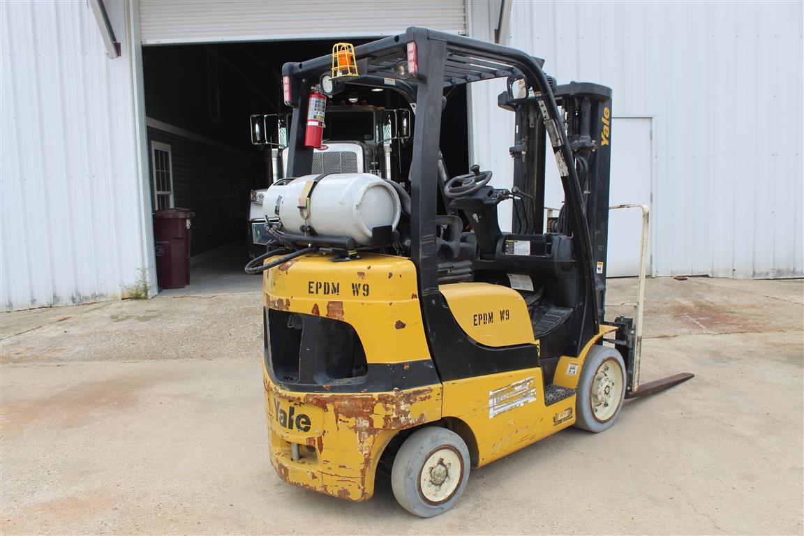 YALE GLC050VX 5000lb Capacity 3 Stage Mast Hyd. Side Shift LP Gas Engine w/ Bottle Warehouse Tires