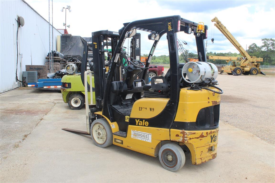 YALE GLC050VX 5000lb Capacity 3 Stage Mast Hyd. Side Shift LP Gas Engine w/ Bottle Warehouse Tires