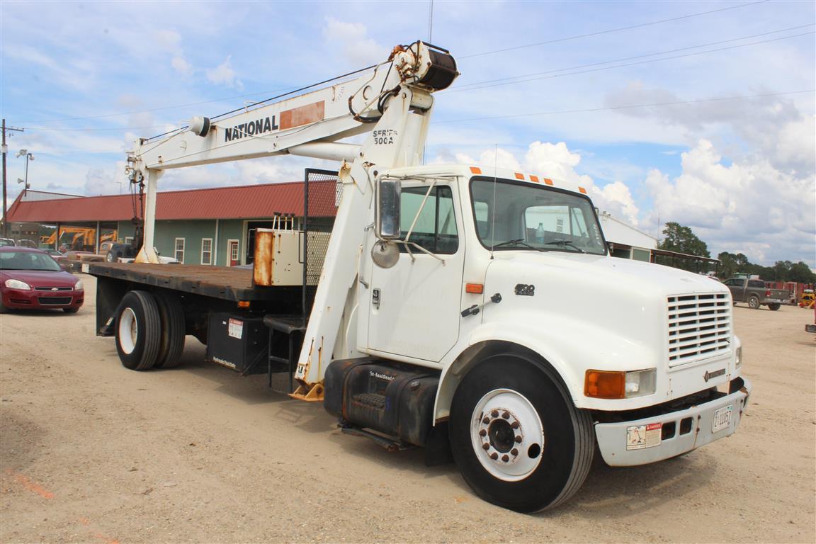 INTERNATIONAL 4700 CRANE TRUCK w/National 500A Crane 2 Hyd Outriggers 7.44E Dsl Engine 5-Spd Transmi