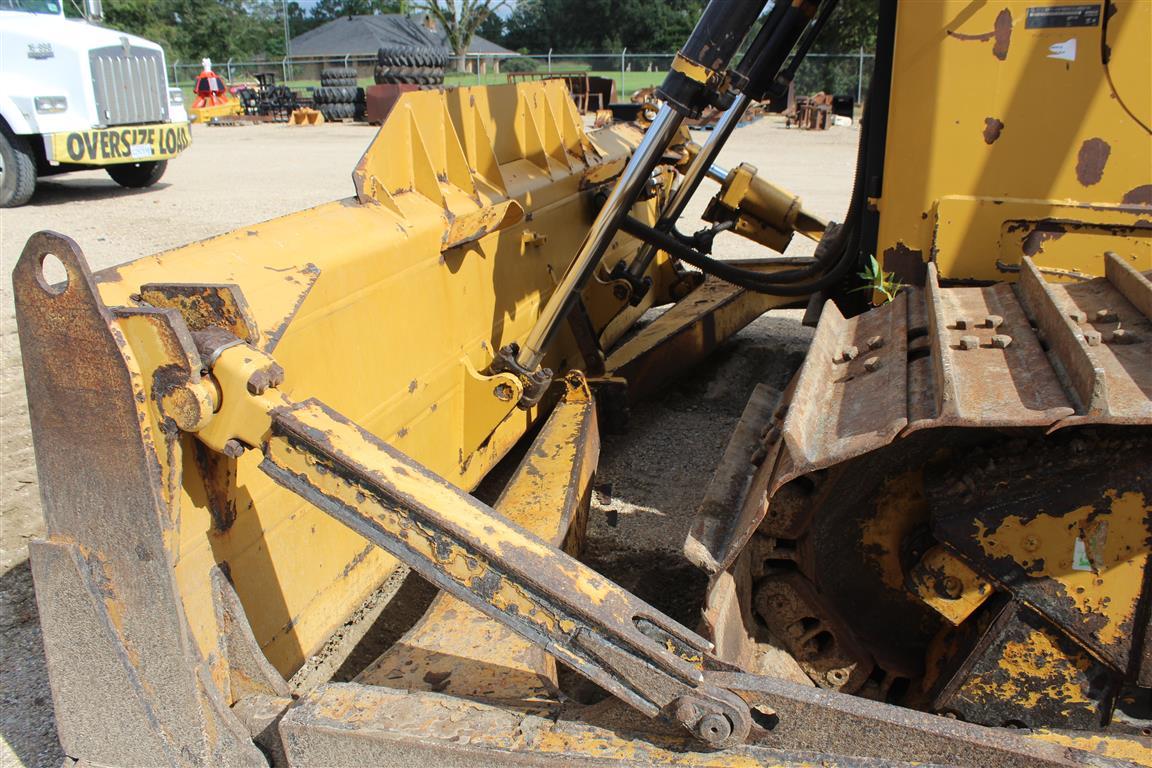 CATERPILLAR D6T LGP Enclosed Cab w/Air Sweeps Straight Blade w/Tilt Sweeps Rear Screen 36" SBG Syste