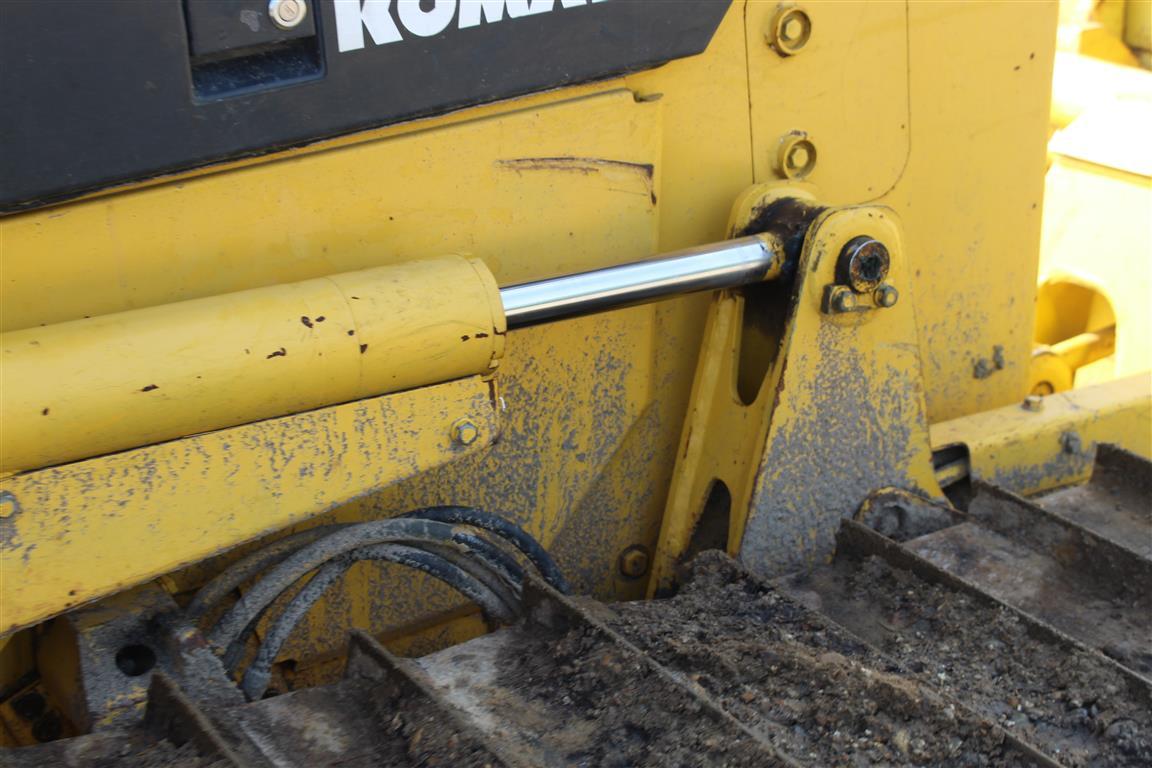 KOMATSU D31PX-21 OROPS 6-Way Blade Sweeps Side & Rear Screen 24" SBG Pads