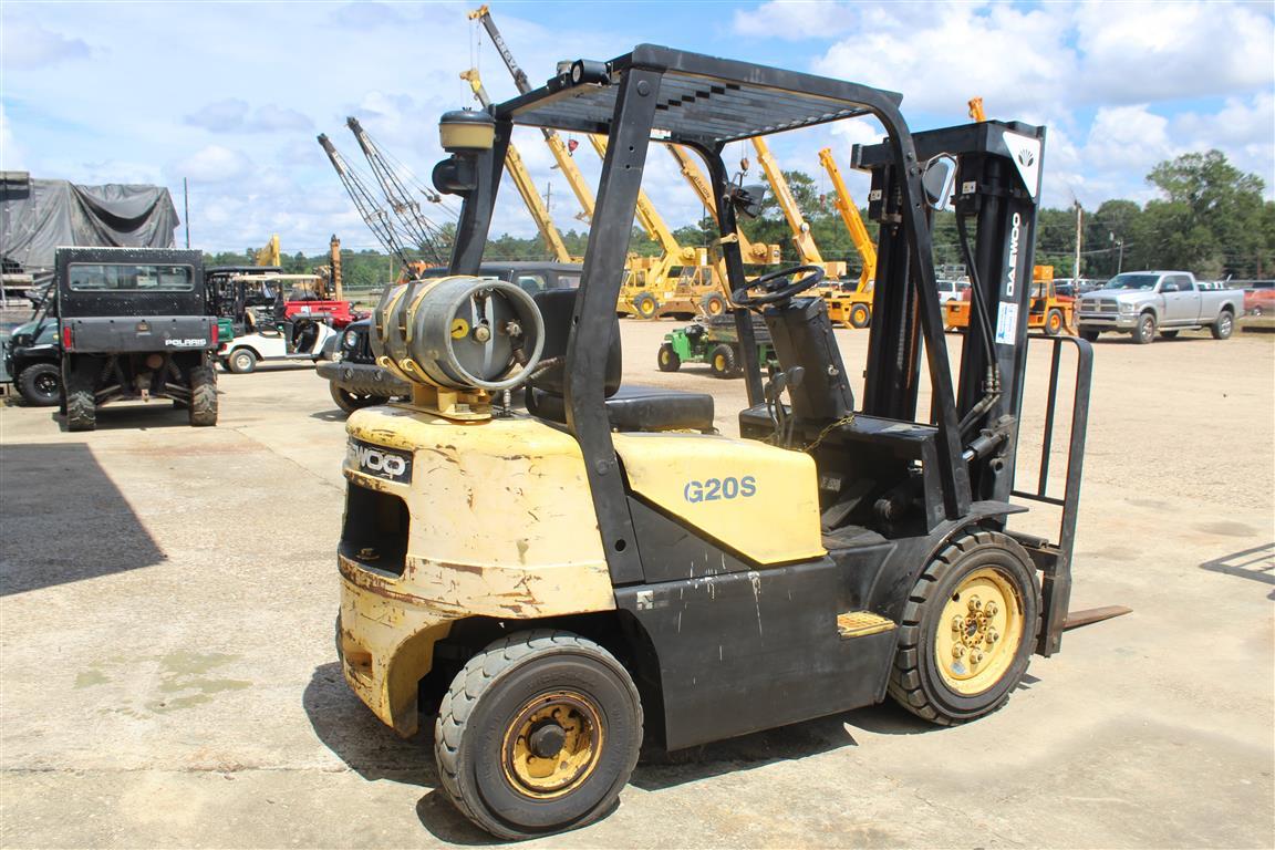 DAEWOO G20S-3 4000 lb Capacity 3 Stage Mast LP Gas Engine W/ Propane Tank Hydraulic Side Shift    ~T