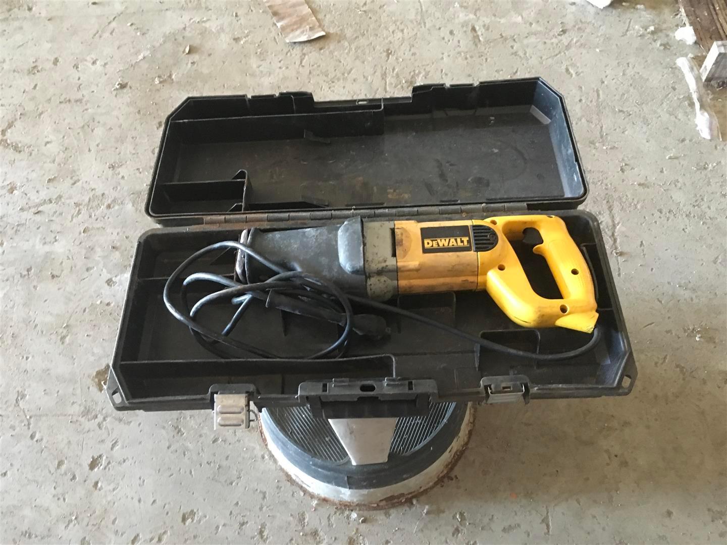 DEWALT DW307M SAWSALL 110V WITH CASE