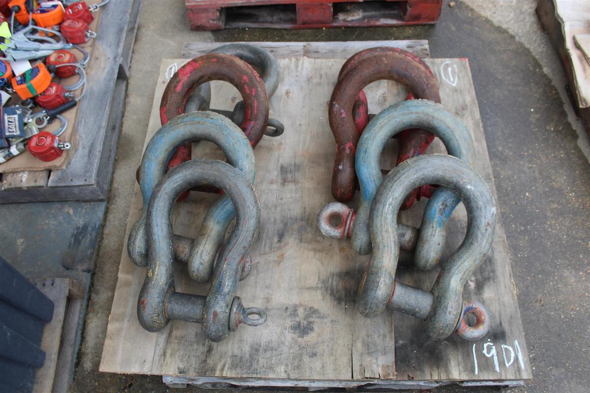 Lot of Large Shackles