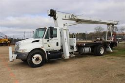 INTERNATIONAL 4300 Altec AC18-70B Crane SN: 0906EP0086 Mounted on 20' Steel Flatbed Outriggers Hook