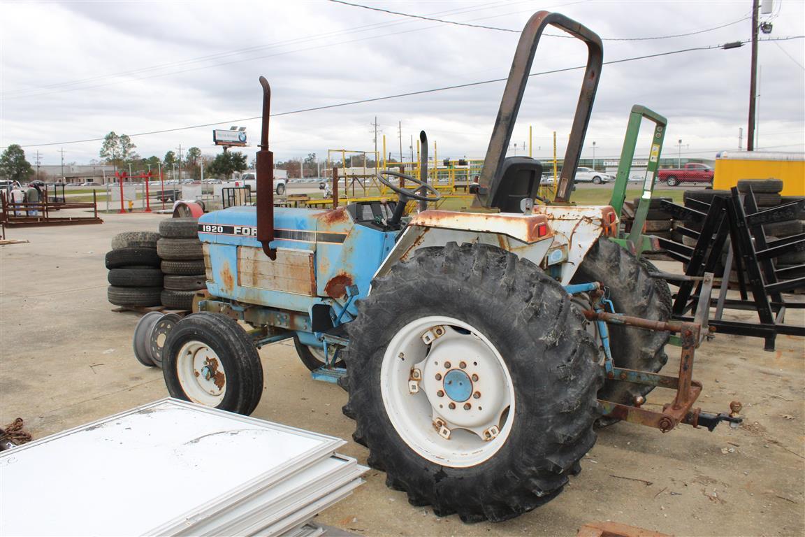 Ford 1920 Tractor, Hours 1601, S/N UP24261